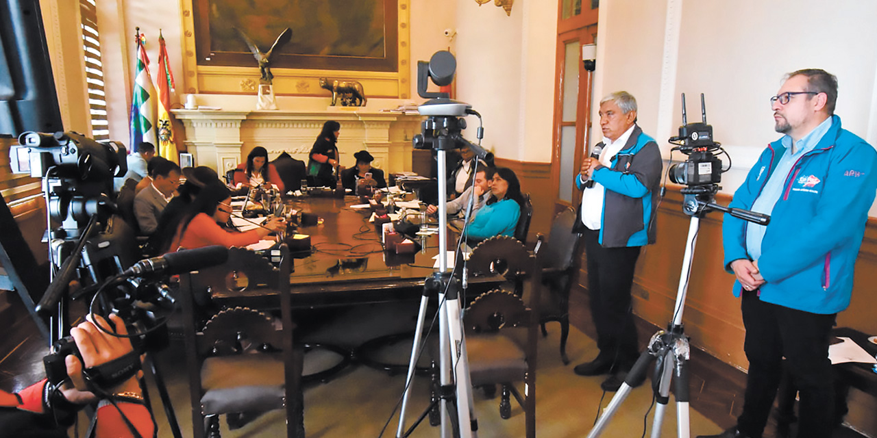 El alcalde Iván Arias durante su intervención en el Concejo Municipal. Foto: AMUN