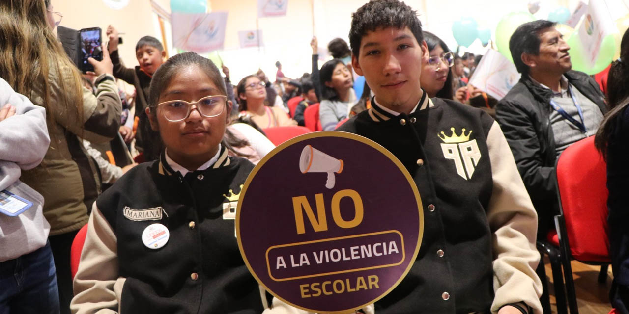 Estudiantes de La Paz durante el lanzamiento.  | Foto: MSyD