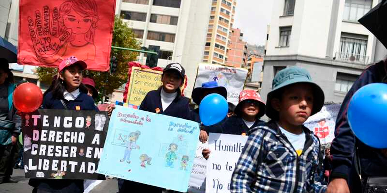 Marcha en defensa de los derechos del niñez y adolescencia. Foto: Gustavo Ticona