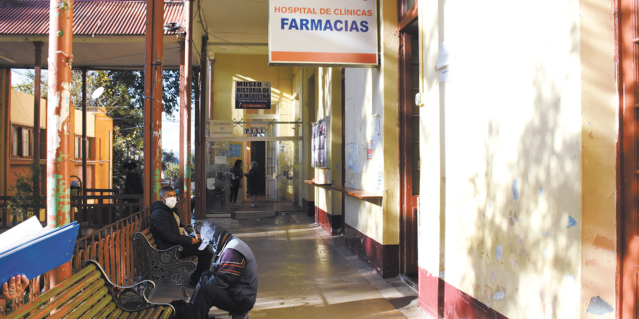 Las medidas de presión de algunos dirigentes médicos perjudican a los pacientes en el Hospital de Clínicas. Foto: Jorge Mamani