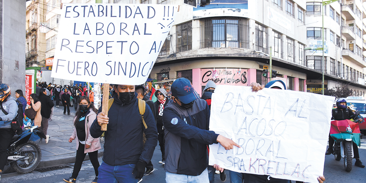  Trabajadores municipales toman las calles paceñas en protestas contra el Alcalde. Foto: Jorge Mamani