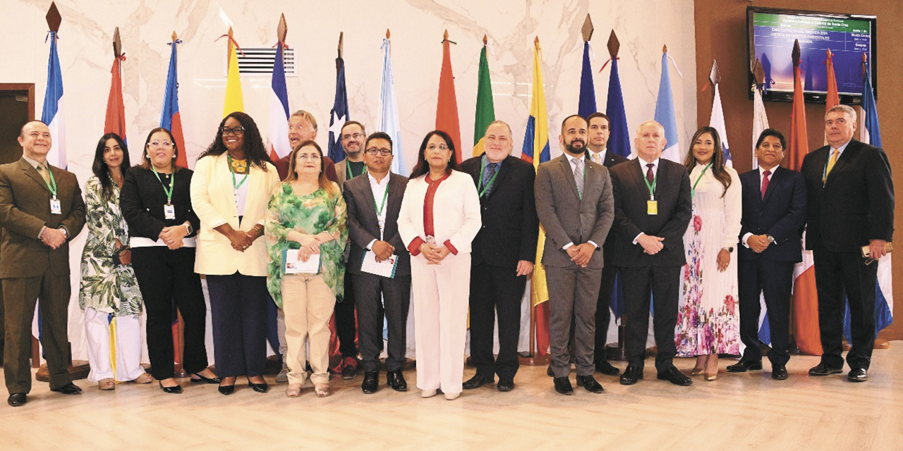 Representantes de varias Defensorías del Pueblo durante el evento.  | Foto: Defensoría del Pueblo