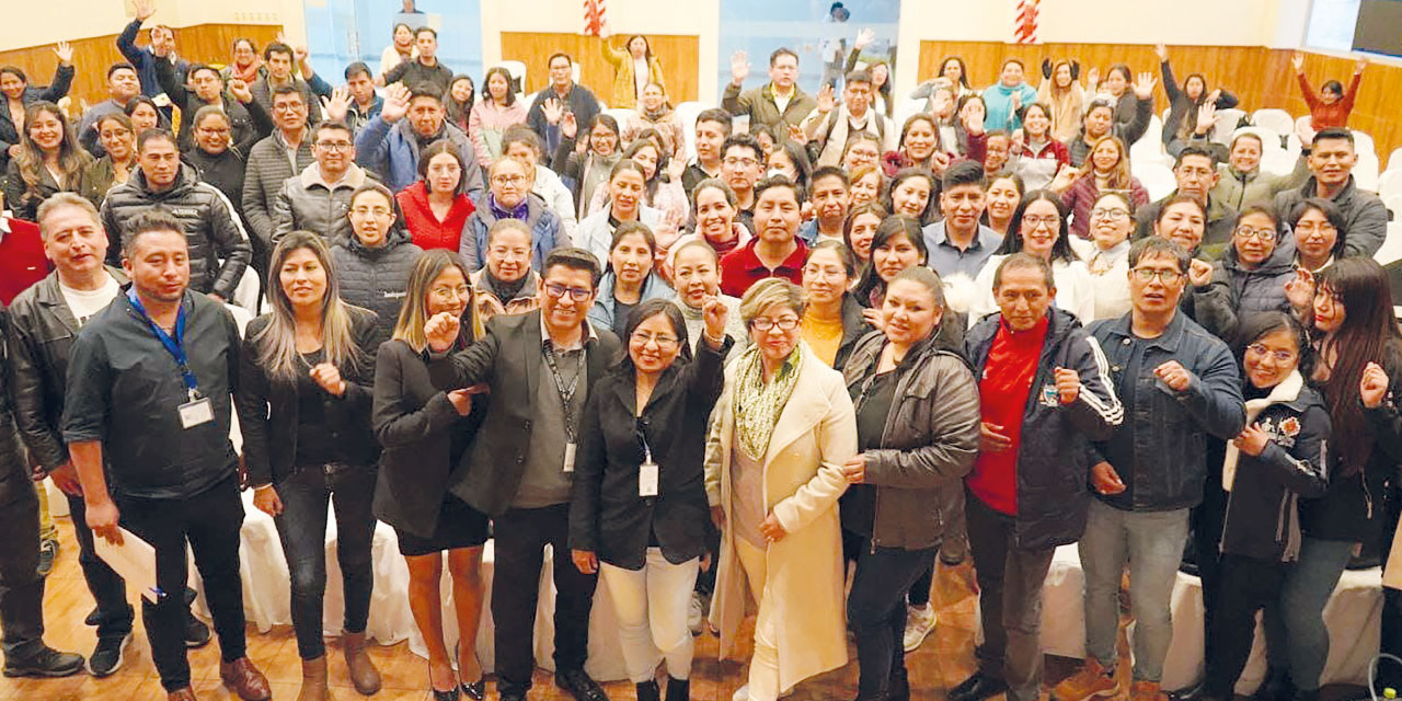 Los profesionales que fueron parte del encuentro. Foto: Ministerio de Salud