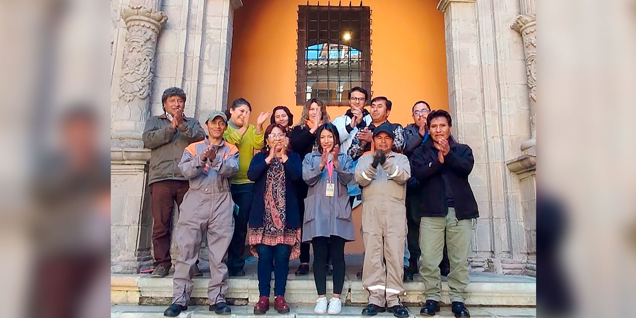 Clarivel Arandia, directora del MNA, junto a su equipo, saludó al periódico Ahora El Pueblo.  Foto: Albert Alvarez