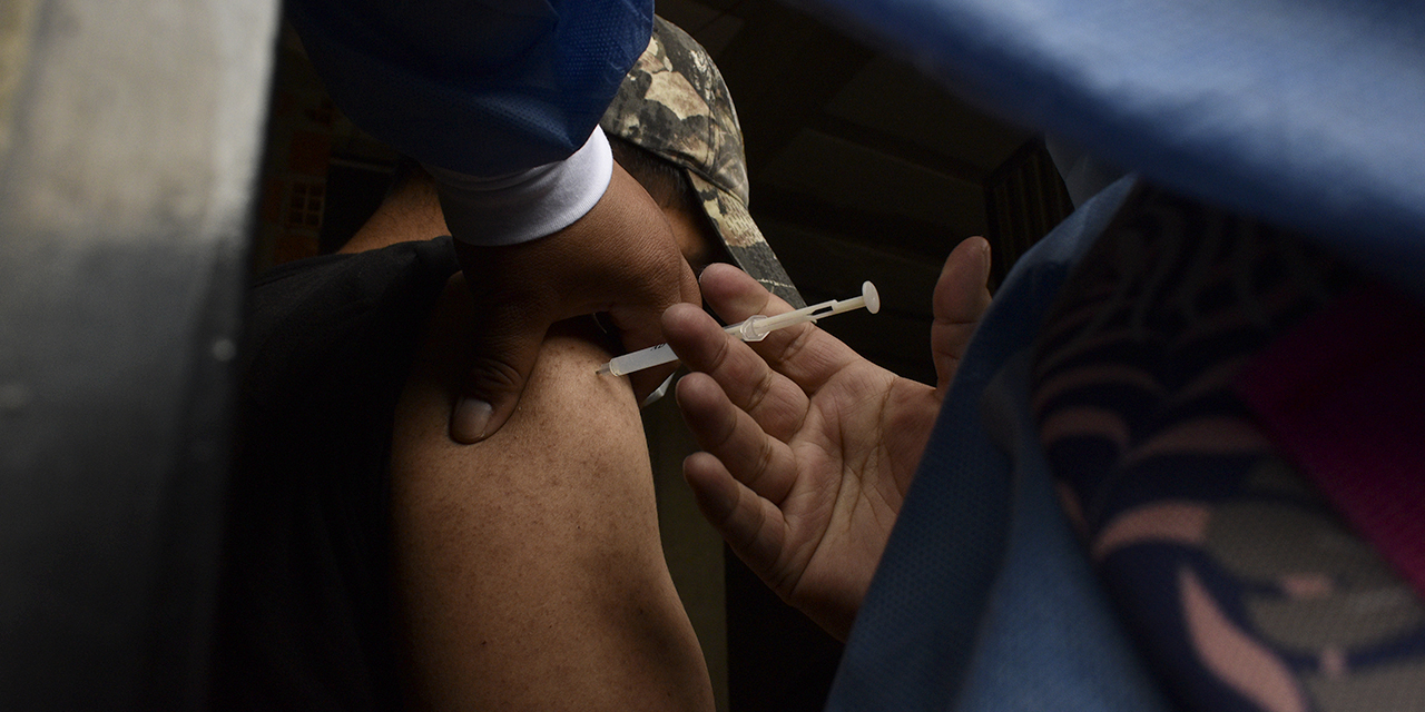 Exhortan a la población a vacunarse contra la fiebre amarilla. Foto: Gustavo Ticona