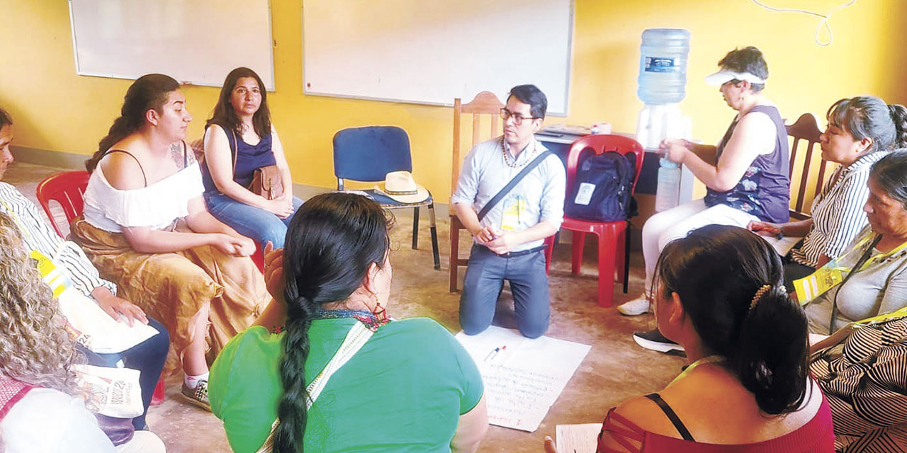 Representantes de la Defensoría del Pueblo durante el encuentro. 