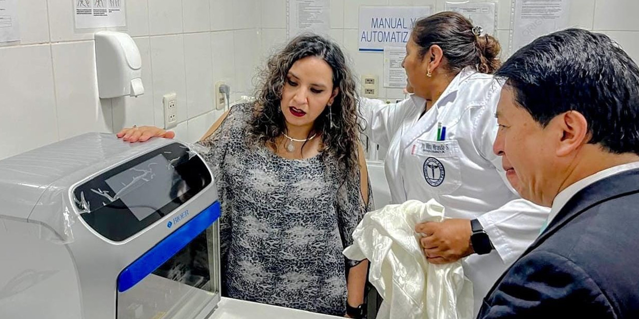 La ministra de Salud, Maria Reneé Castro, durante una visita al Hospital de Tercer Nivel Santa Bárbara.