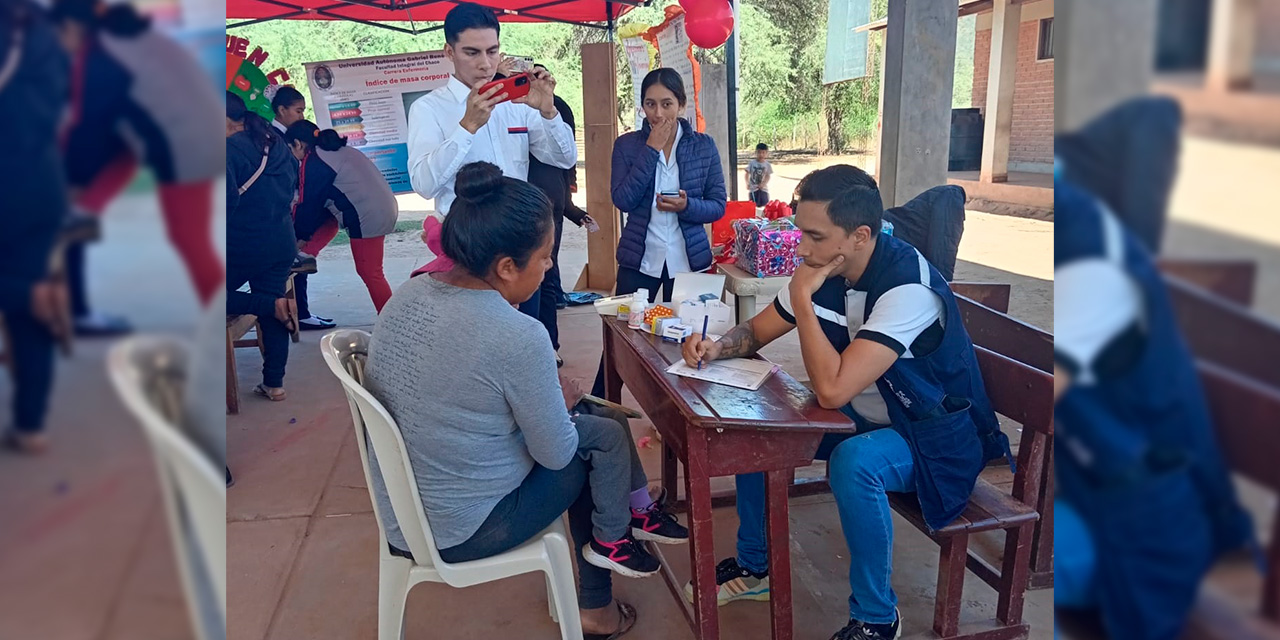 Personal de salud durante la feria de atención integral. Foto: Ministerio de Salud