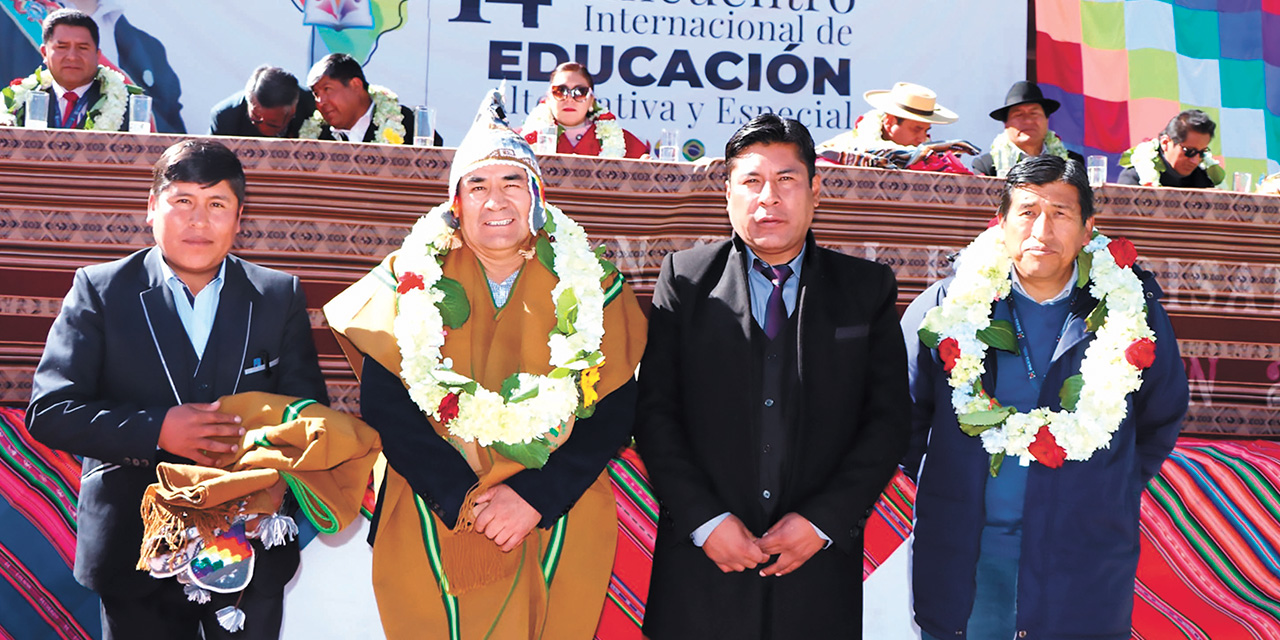 Autoridades educativas durante la inauguración. Foto: Ministerio de Educación