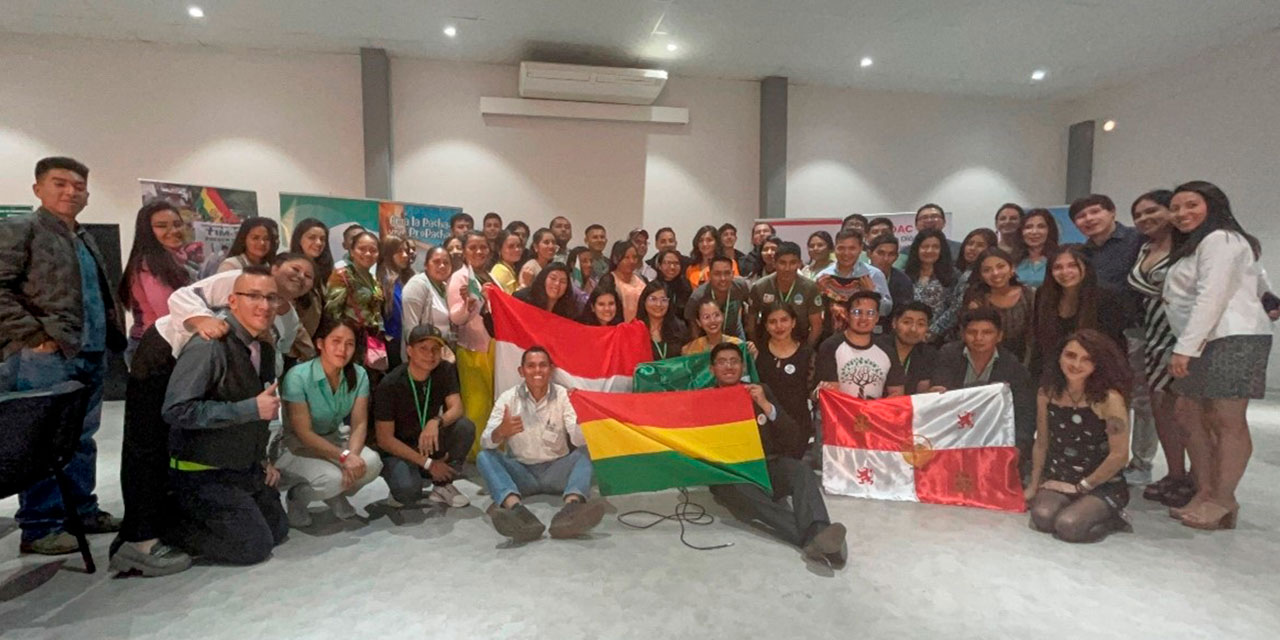 Jóvenes de La Paz, Oruro y Potosí se reúnen para debatir sobre la crisis climática. Foto:  LCOY Bolivia