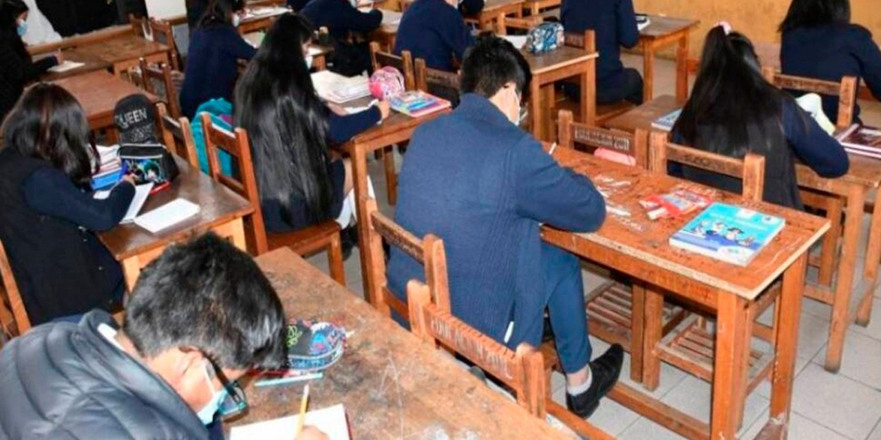 Los estudiantes podrían no iniciar clases este lunes. Foto: ARCHIVO