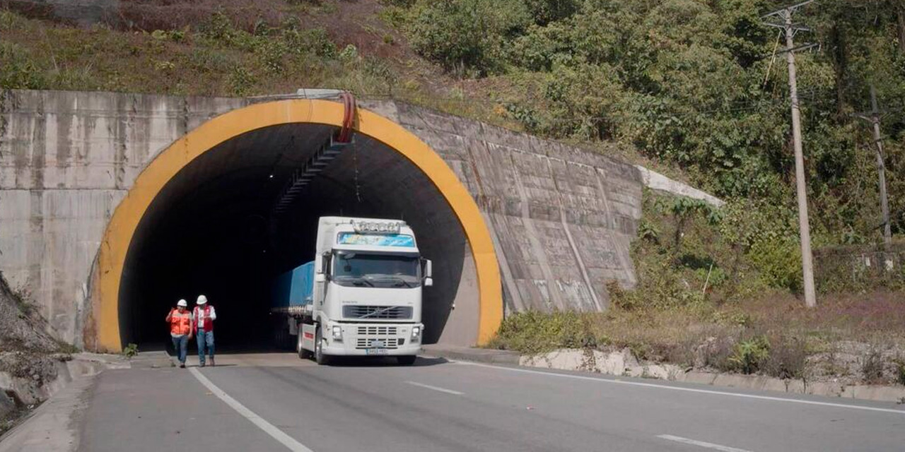 El ingreso a uno de los túneles de la Doble Vía El Sillar. Foto: Sinohydro 