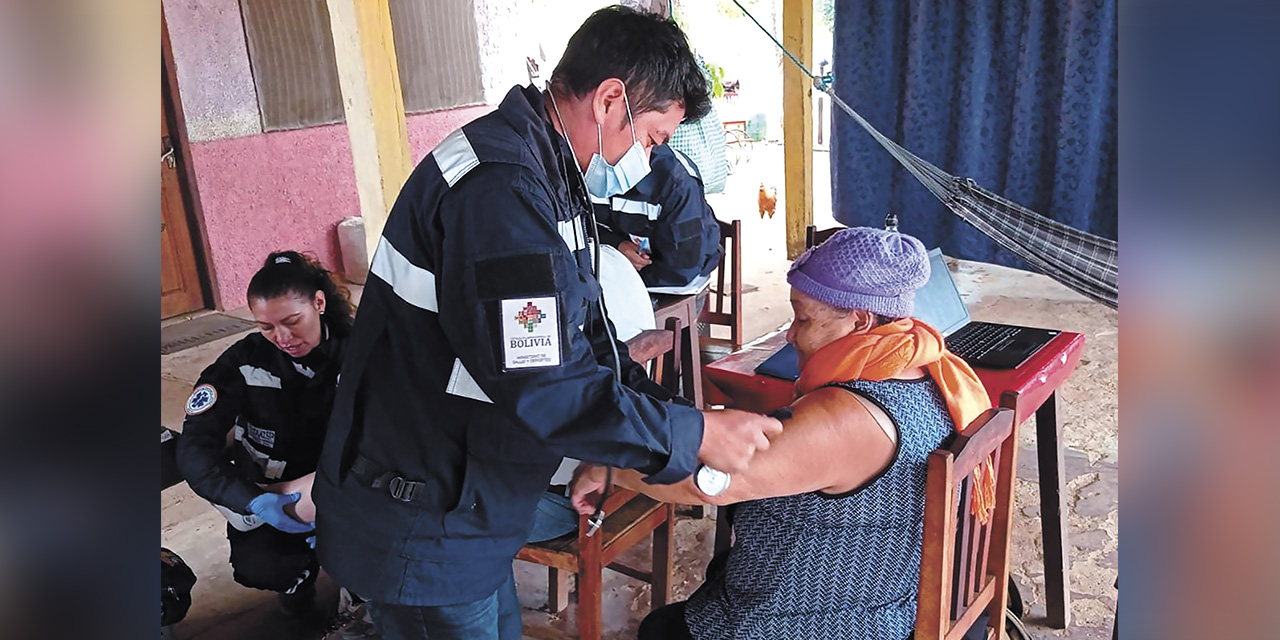 Profesionales del Ministerio de Salud se trasladaron hace varios días a la región afectada. | Foto: MSyD