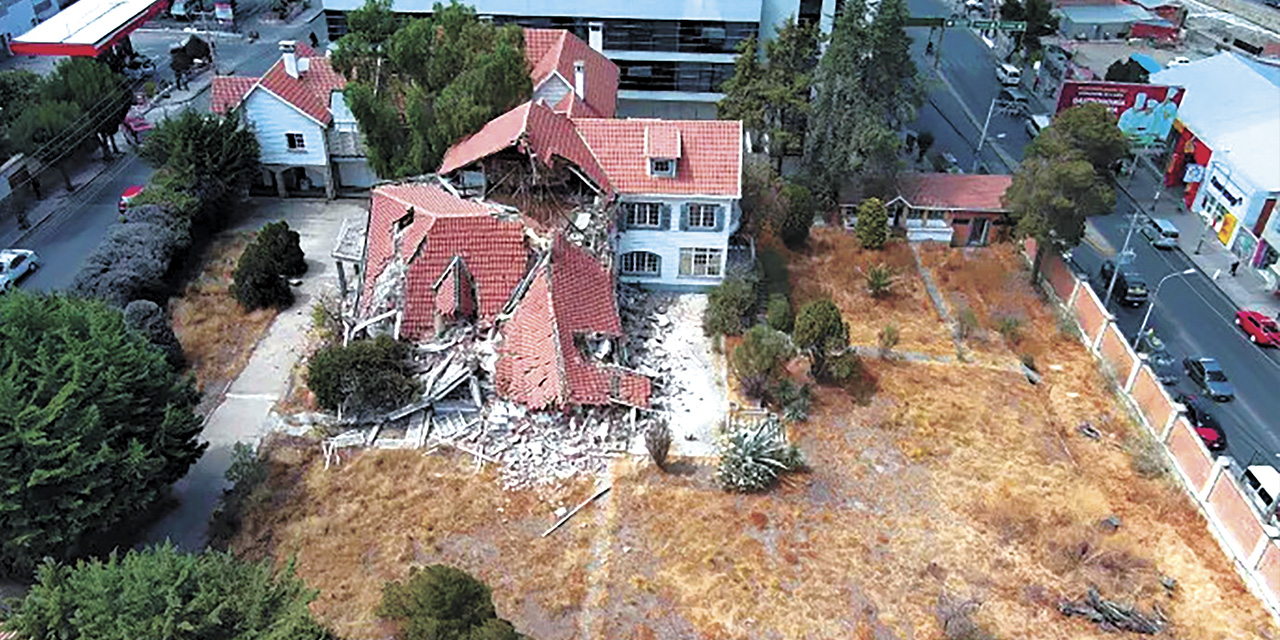  Casona patrimonial ubicada en la zona Sur de La Paz sufre destrozos y daños. | Foto: Archivo