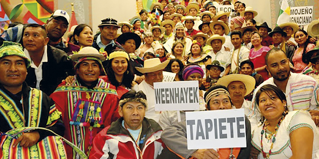 Representación de los pueblos con sus lenguas.  | Foto: IPELCC