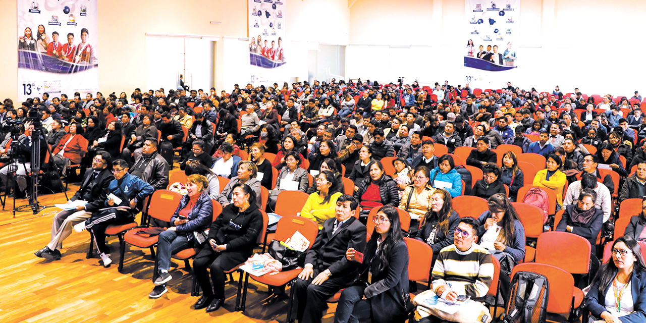 Más de 600 participantes en el taller organizado en el Ministerio de Educación. Foto:  Ministerio de Educación