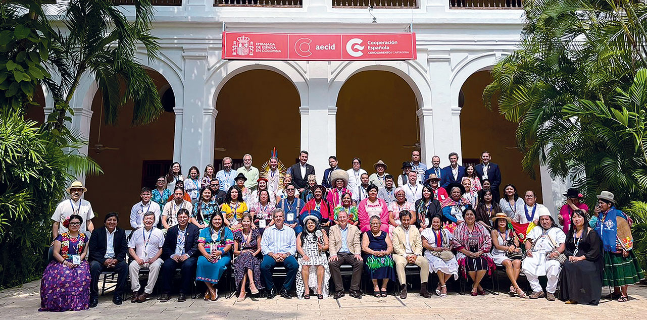 Representantes de gobiernos y de los pueblos indígenas que se reunieron en Cartagena. Foto:  Filac