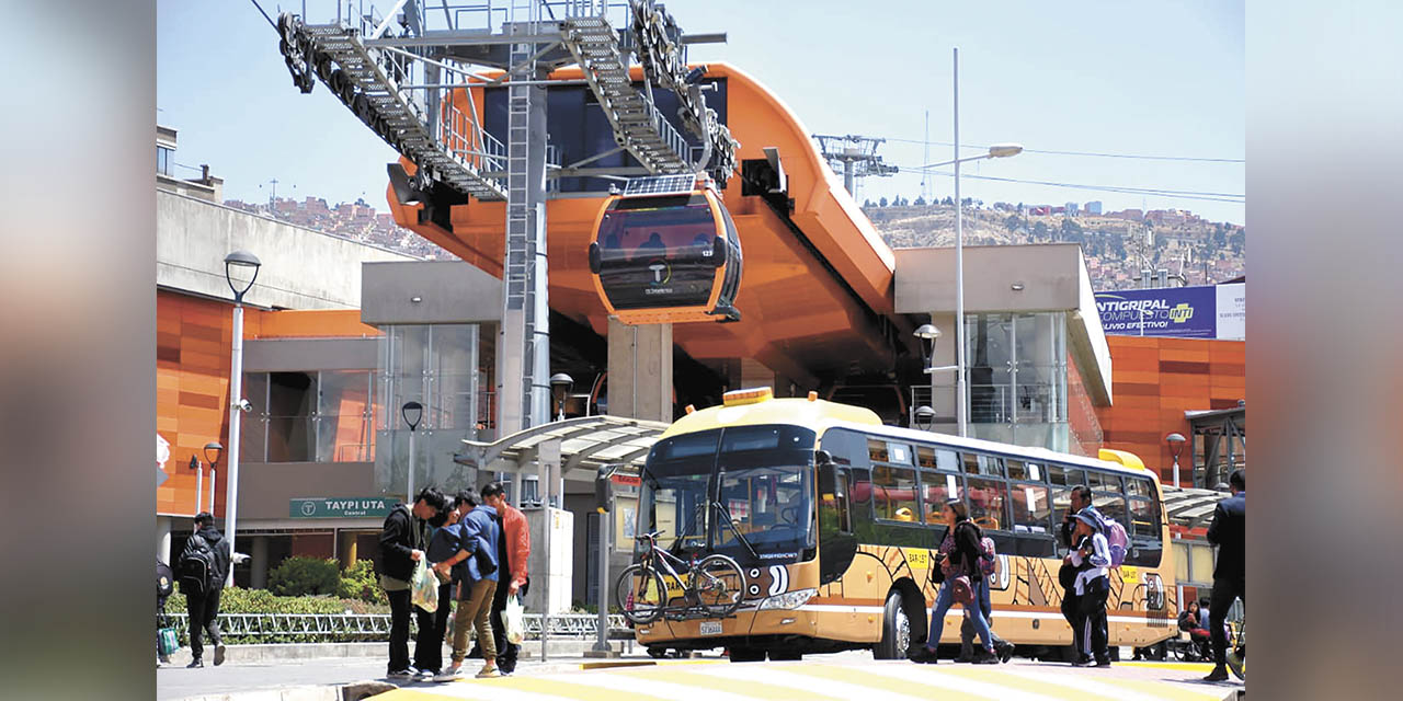 Mi Teleférico y La Paz Bus crearán un Sistema Integrado de Transporte. | Foto: APG