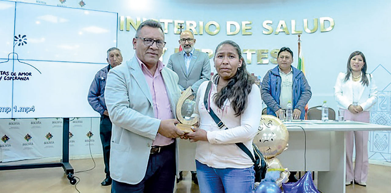 Acto de entrega de reconocimientos. Foto: Ministerio de Salud