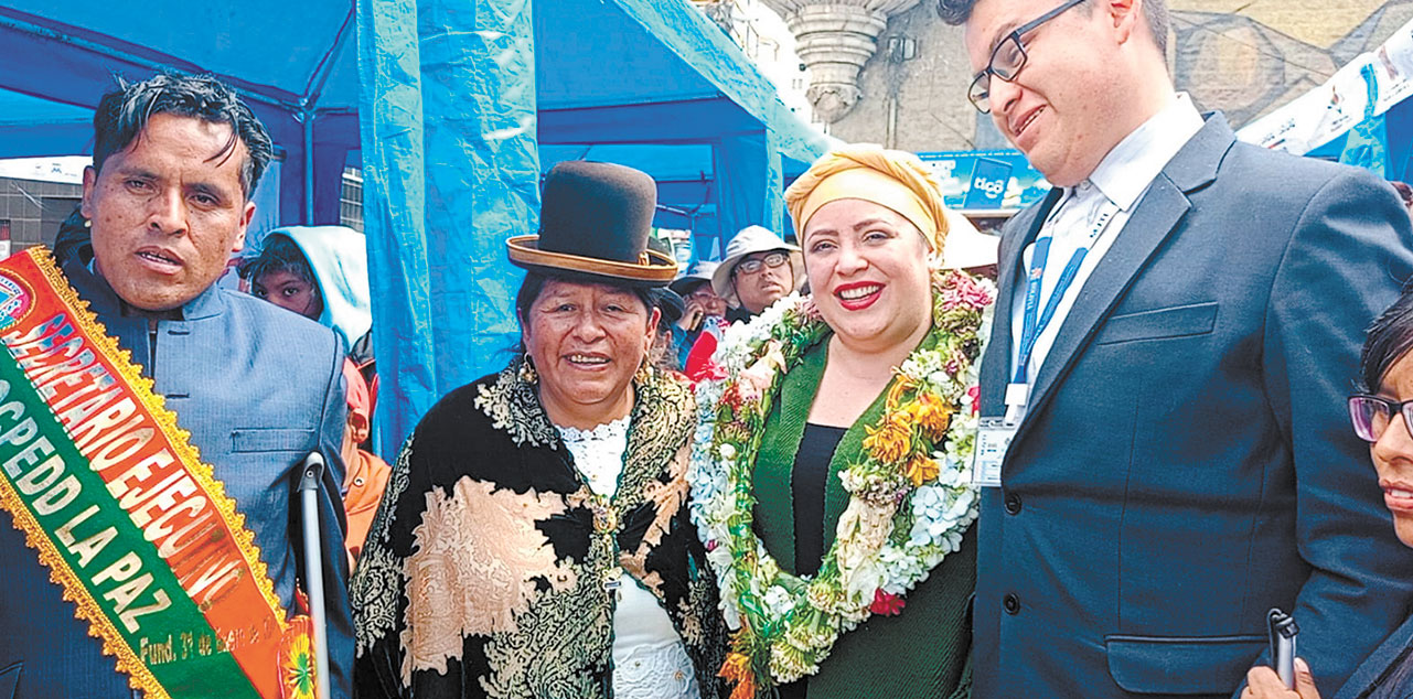 La ministra de la Presidencia, María Nela Prada, en la feria. Foto: Presidencia