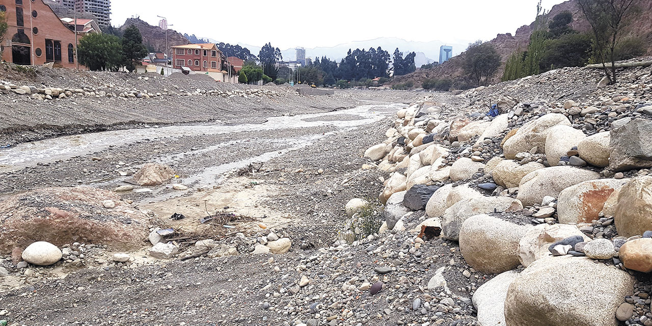 Existe el riesgo latente de desborde del río La Paz.