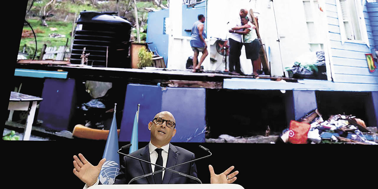 El secretario ejecutivo de la ONU para el Cambio Climático, Simon Stiell, lleva adelante el discurso de inauguración de la COP29.