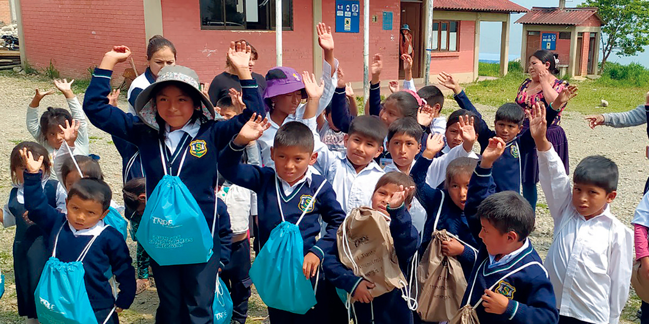 Niños que recibieron la capacitación de ENDE. Foto: ENDE