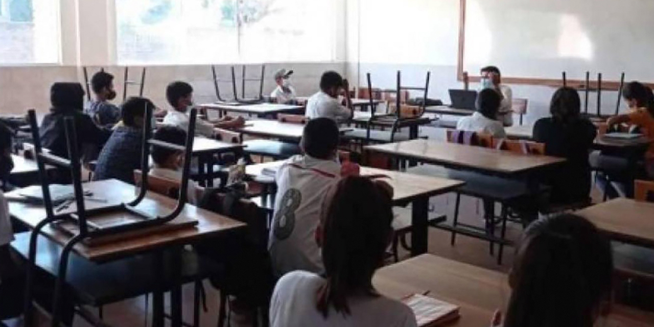 Estudiantes de una unidad educativa de Cochabamba. Foto: Archivo