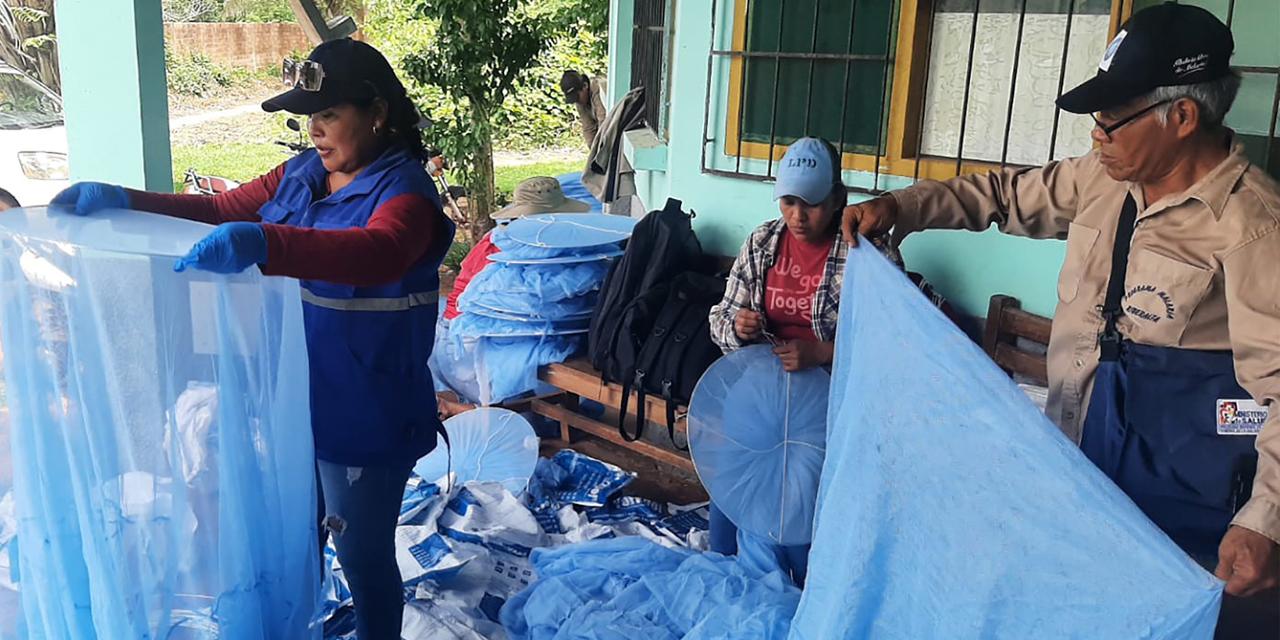 Entrega de mosquiteros para prevenir la malaria. Foto: Ministerio de Salud