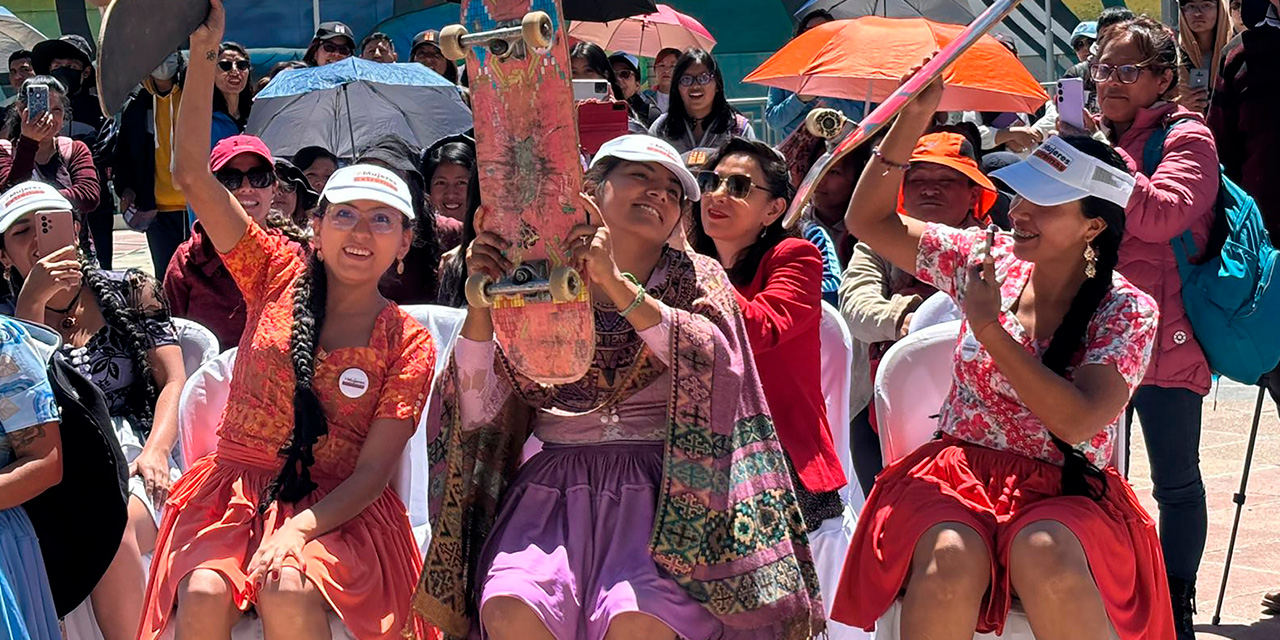 Mujeres participantes del evento que se realizó en La Paz. Foto: MiTeleférico