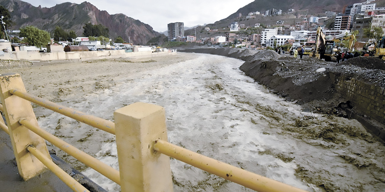 Se alertó que algunas zonas de la ciudad de La Paz pueden inundarse.