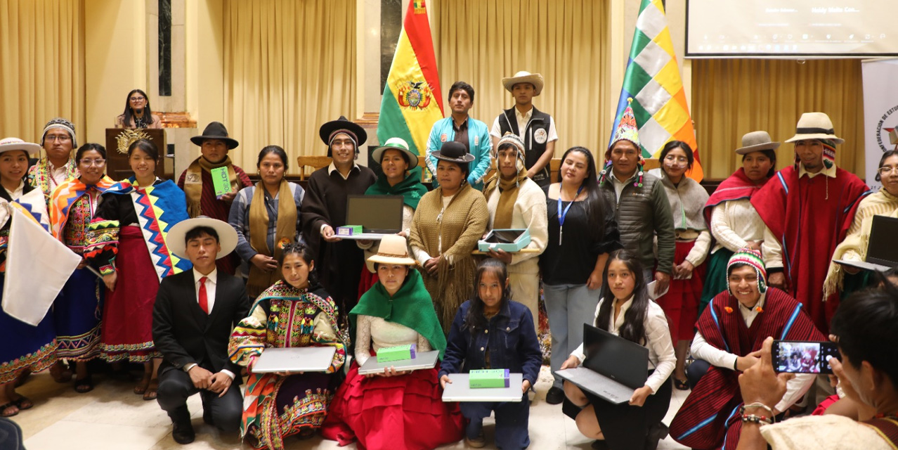 Ganadores del concurso "Vivir Bien desde las arrugas de nuestros abuelos”. Foto: VPEP