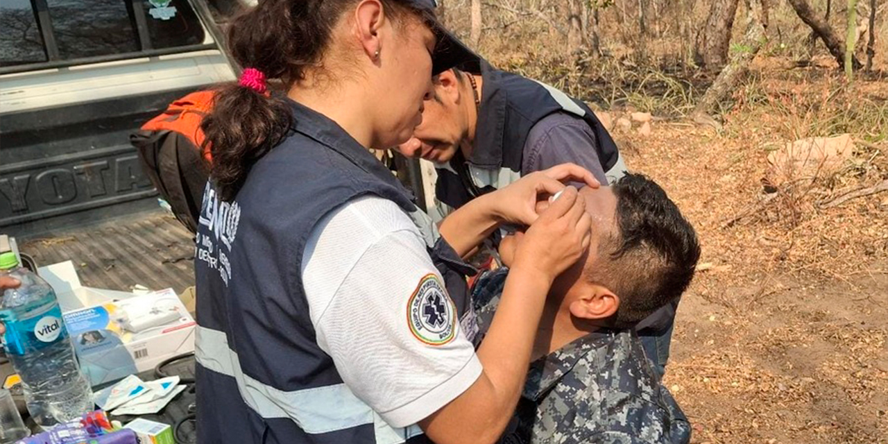 Una brigadista médica atiende casos de conjuntivitis. Foto: Archivo