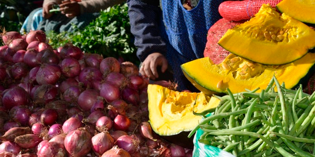 La ciudadanía adquiere los productos directamente del productor al consumidor. Foto:  Ministerio de desarrollo rural y tierras