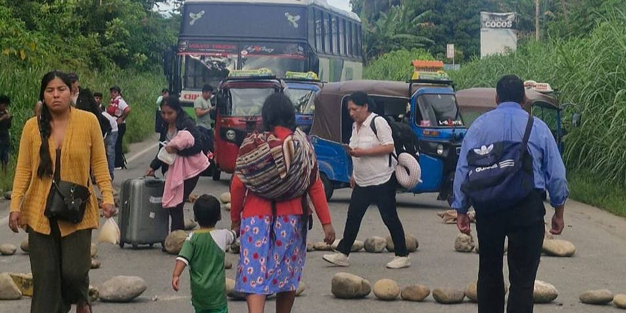 Tránsito suspende salidas de Cochabamba a Santa Cruz por bloqueo en Villa Tunari y mantiene restricciones hacia el occidente