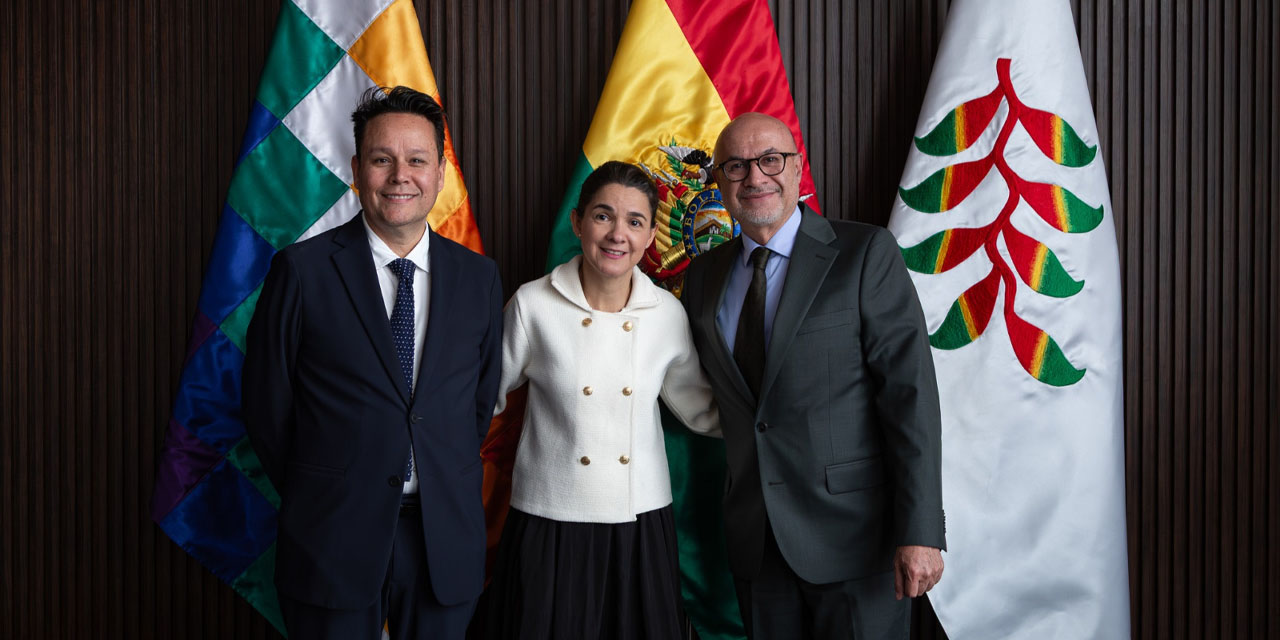 George Gray Molina, Renata Rubian y el ministro José Luis Lupo.