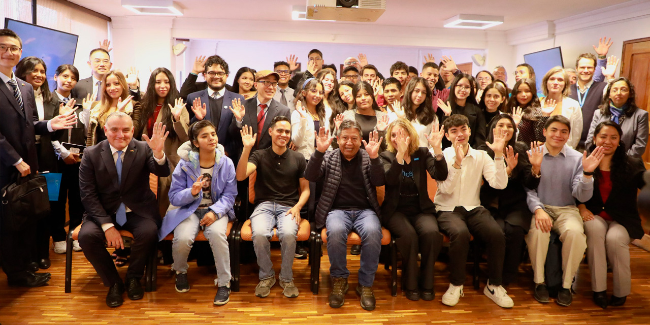 El Vicepresidente con los participantes de la Junta Ejecutiva de Unicef. Foto: Vicepresidencia