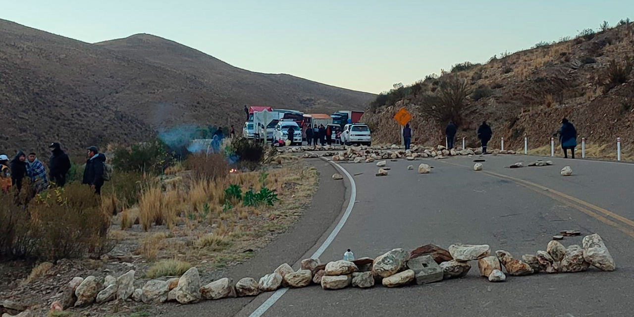 Uno de los puntos de bloqueo en Cochabamba.