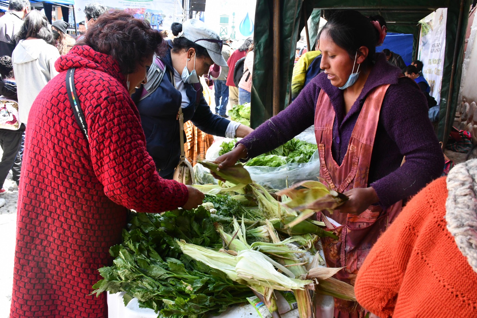 Actividad económica en un mercado de La Paz.