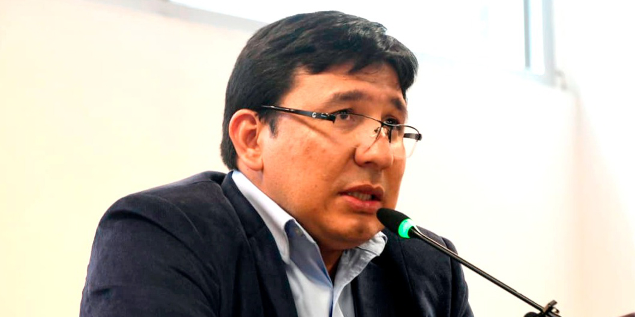 El ministro de Hidrocarburos y Energías, Franklin Molina.