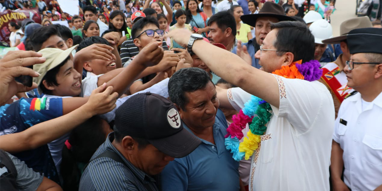 El presidente Luis Arce a su llegada al acto de homenaje al líder indígena Apiaguaiki Tüpa. (Foto: Presidencia)