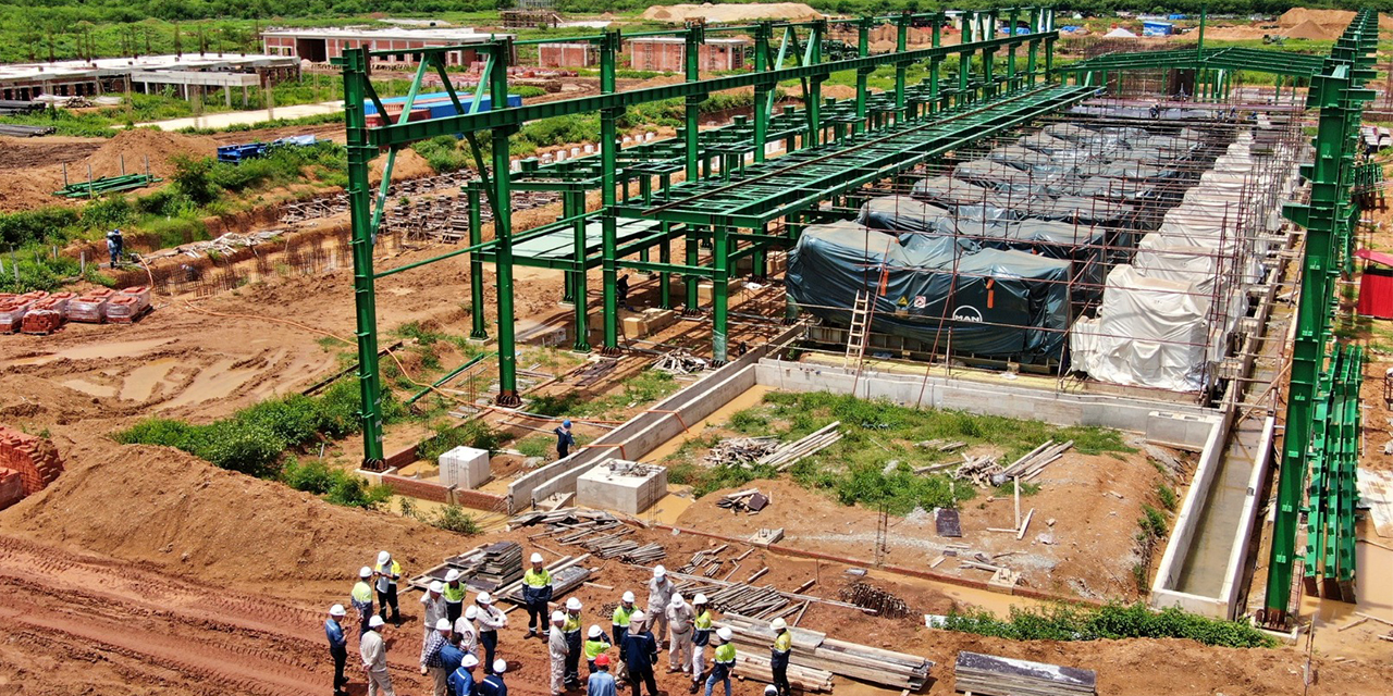 La nueva industria siderúrgica es construida en Puerto Suárez, Santa Cruz. (Foto: ESM)