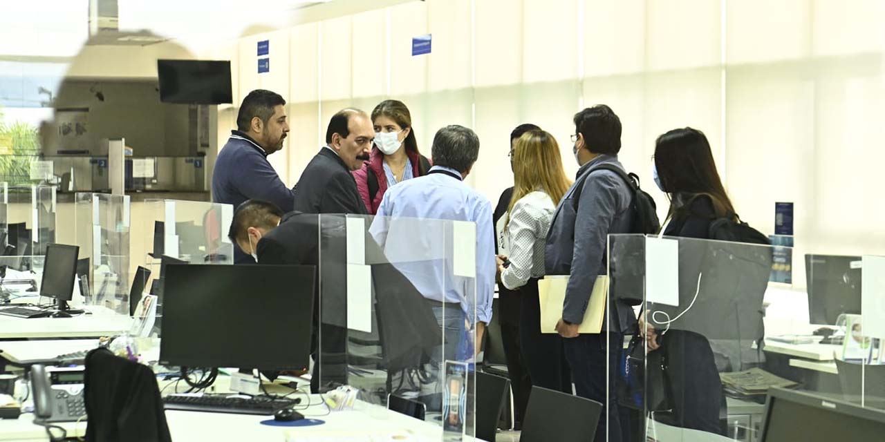 Momento de la intervención de la ASFI al Banco Fassil. | Foto: APG