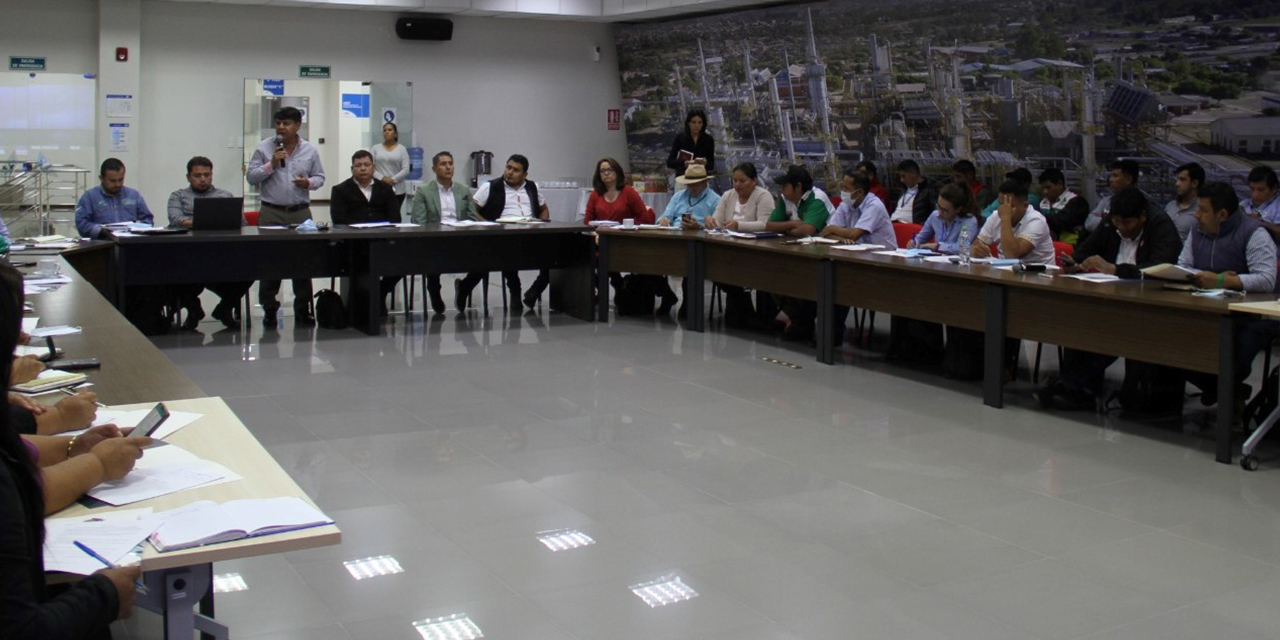 La socialización de la política con los alcaldes en la ciudad de Santa Cruz. (Foto: YPFB)