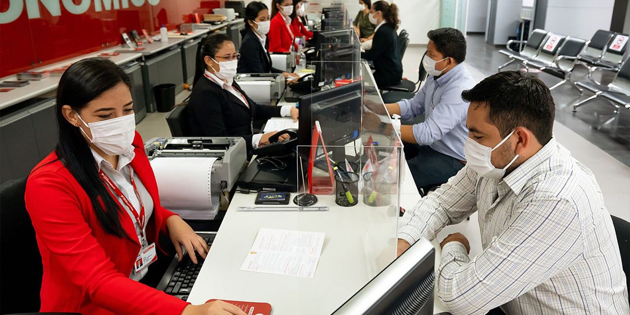 Oficinas de atención al cliente en una entidad bancaria. (Foto: Archivo)