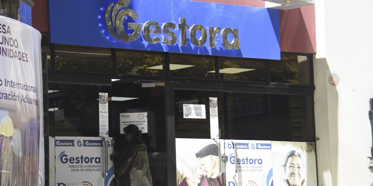 Frontis del edificio de la Gestora Pública. (Foto: Gonzalo Jallasi)