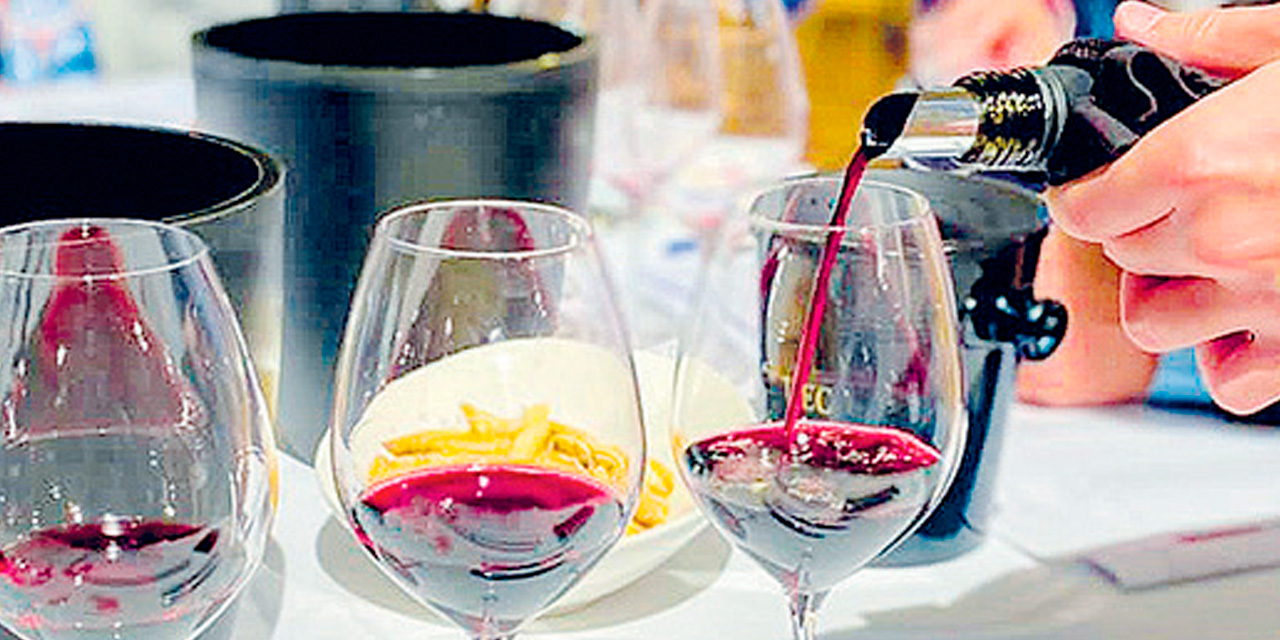 Cata de vino. (Foto: Cancillería)