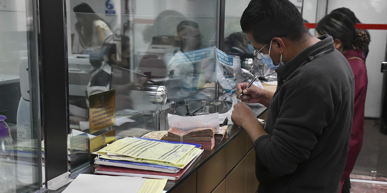 Ventanilla de atención en un banco de La Paz. (Foto: Archivo)