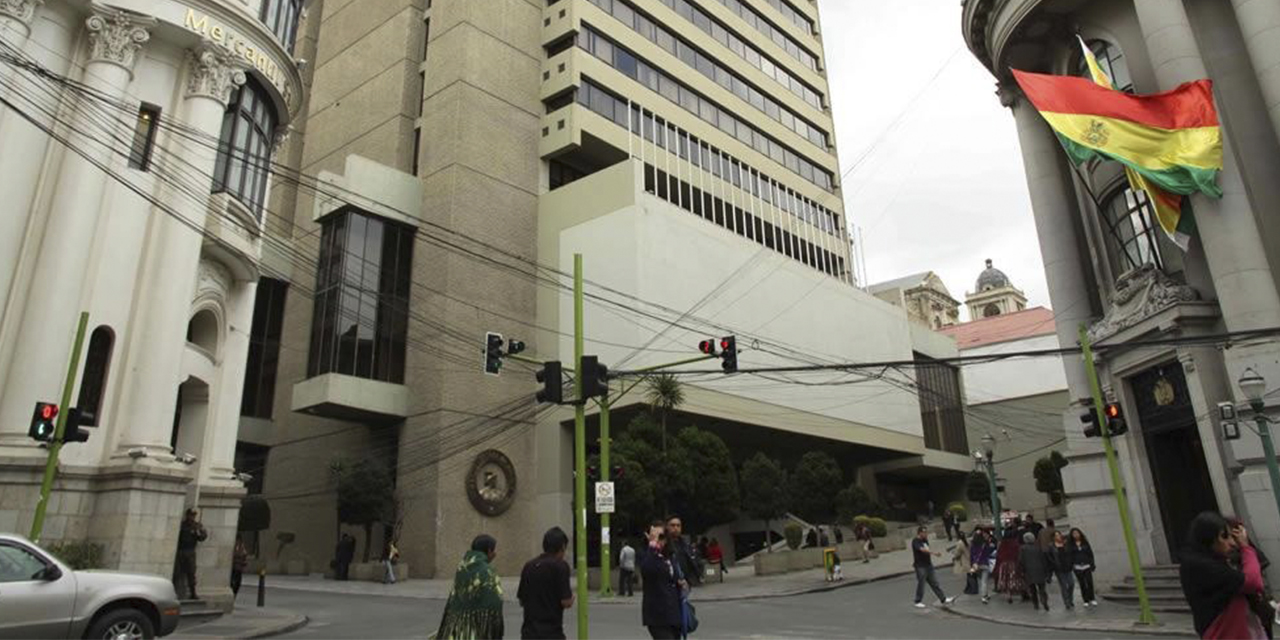 Frontis del edificio del Banco Central. (Foto: Archivo)