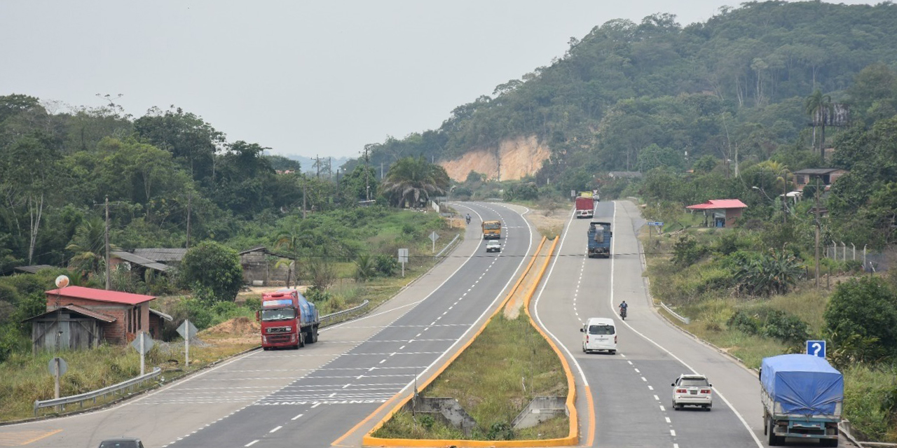 Carretera en Santa Cruz construida por la ABC. (Foto: ABC)